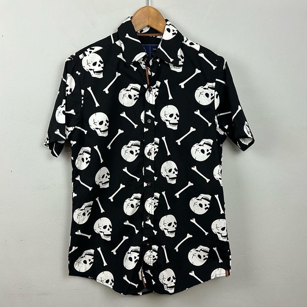 Rugby University Skull Bone Print Short Sleeve Buttondown Shirt Size Small S